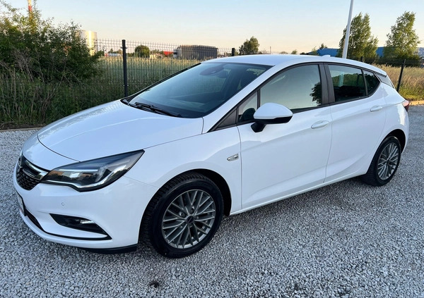 Opel Astra cena 44999 przebieg: 108000, rok produkcji 2017 z Czechowice-Dziedzice małe 742